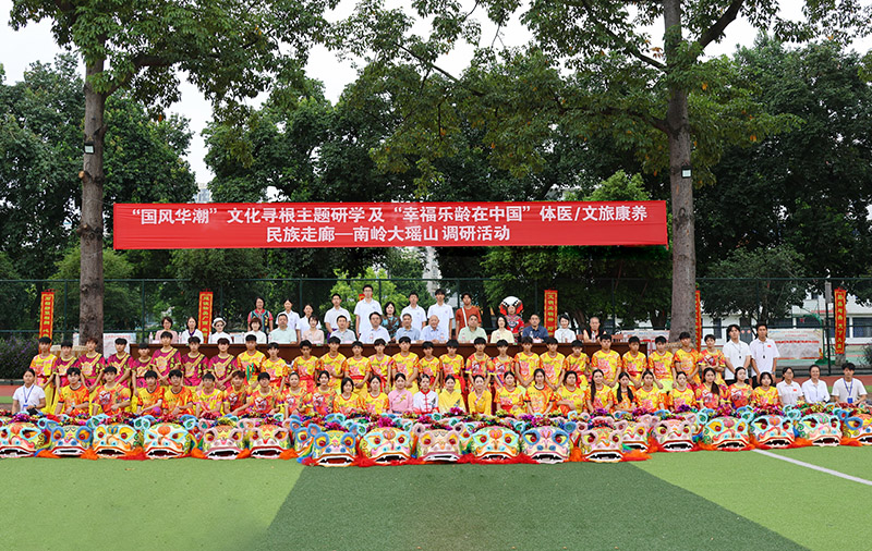 調(diào)研團(tuán)隊(duì)走進(jìn)柳邕高中：壯獅騰躍展非遺魅力 螺螄粉香飄文化之旅